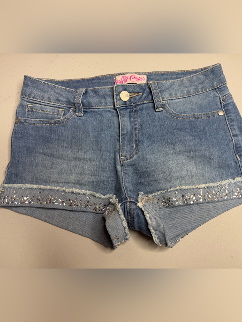 Candie’s Denim Shorts Women’s Size 1 Light Wash Jewel Embellished Cuffed Hem Y2K - Picture 2 of 7